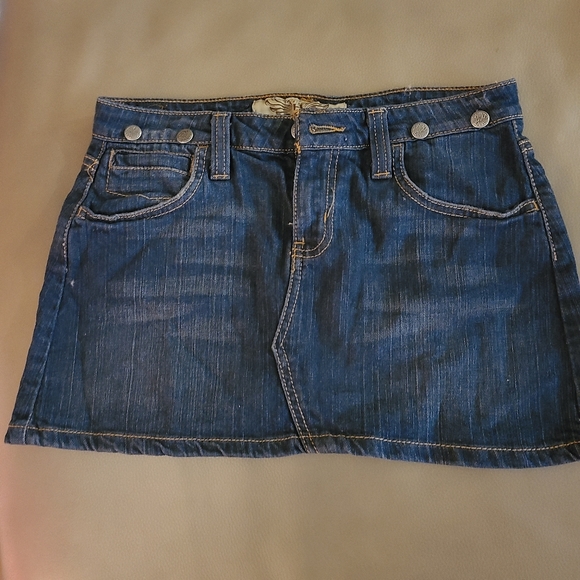 Lot (4) Denim Skirts - Juniors (sizes 1, 3, & 5/6) - Picture 9 of 9